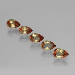 2.28カラットの天然マルチカラーアンダルサイト（6×4 mm・洋梨の形）