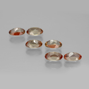 2.69カラットの天然マルチカラーアンダルサイト（6×4 mm・オーバルカット）