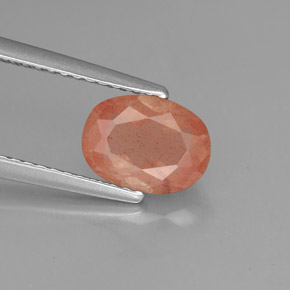 1.30カラットの天然ハニーレッドアンデシンラブラドライト（8.3×6.2 mm・透明）