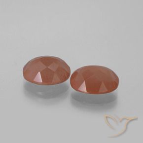 Shop natural 5.49ct ミディアムレッド アンデシン・ラブラドライト gems, 楕円形, from コンゴ at GemSelect. In stock, global shipping!