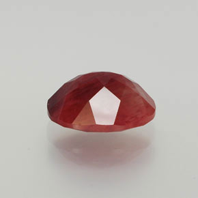 2.40カラットの天然ハニーレッドアンデシン・ラブラドライト、オーバルカット、半透明