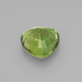 2.14カラットの天然グリーンアパタイト（8.2×8.1 mm・トリリアント）