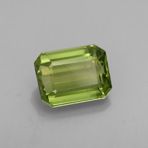 1.88カラットの天然グリーンアパタイト（8.1×6.1 mm・エメラルドカット）