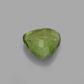 1.99カラットの天然グリーンアパタイト（8.1×8.1 mm・トリリアント）