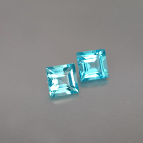 カラットの天然ライトブルーアパタイト（4.9×4.8 mm・四角）