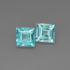 カラットの天然ライトブルーアパタイト（4.9×4.8 mm・四角）
