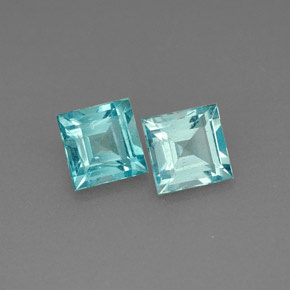 カラットの天然ライトブルーアパタイト（4.9×4.8 mm・四角）