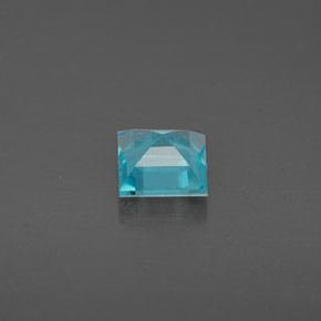 0.68カラットの天然ライトブルーアパタイト（4.9×4.9 mm・四角）