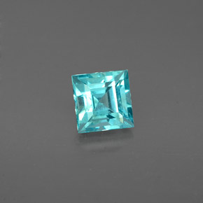 0.77カラットの天然ライトブルーアパタイト（4.9×4.8 mm・四角）