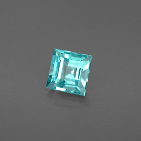 0.77カラットの天然ライトブルーアパタイト（4.9×4.8 mm・四角）