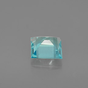 0.79カラットの天然ライトブルーアパタイト（5.6×5.4 mm・四角）