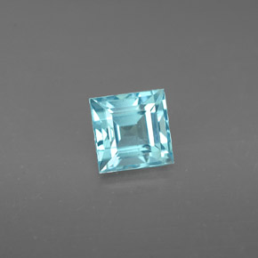 0.83カラットの天然ライトブルーアパタイト（5.1×5.1 mm・四角）