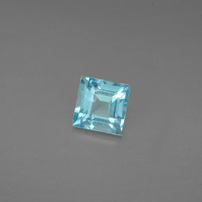 0.63カラットの天然ライトブルーアパタイト（5×5 mm・四角）