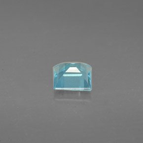0.63カラットの天然ライトブルーアパタイト（5×5 mm・四角）
