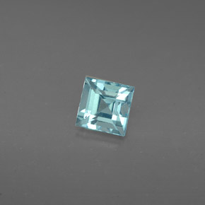0.63カラットの天然ライトブルーアパタイト（4.8×4.8 mm・四角）