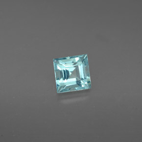 0.63カラットの天然ライトブルーアパタイト（4.8×4.8 mm・四角）