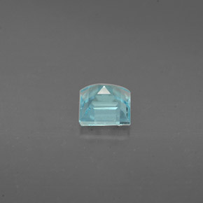 0.63カラットの天然ライトブルーアパタイト（4.8×4.8 mm・四角）
