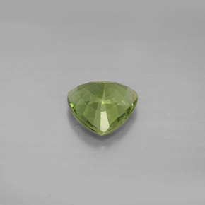 1.55カラットの天然グリーンアパタイト（7.6×7.5 mm・トリリアント）