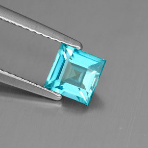 0.81カラットの天然ライトブルーアパタイト（5.5×5.4 mm・四角）