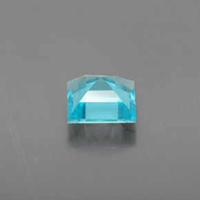 0.81カラットの天然ライトブルーアパタイト（5.5×5.4 mm・四角）