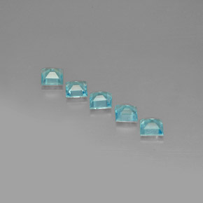 カラットの天然ライトブルーアパタイト（5.1×5 mm・四角）