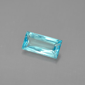 0.87カラットの天然ライトブルーアパタイト（8×4.1 mm・バゲット）