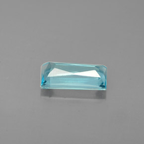 0.87カラットの天然ライトブルーアパタイト（8×4.1 mm・バゲット）