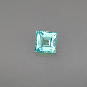 0.44カラットの天然ライトブルーアパタイト（4.5×4.4 mm・四角）