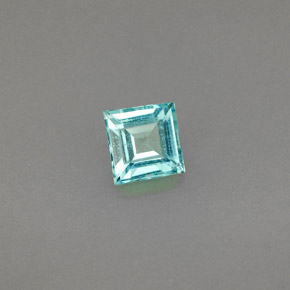 0.44カラットの天然ライトブルーアパタイト（4.5×4.4 mm・四角）