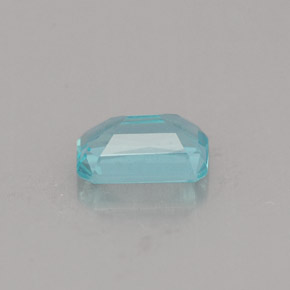 0.76カラットの天然ライトブルーアパタイト（6.6×4.3 mm・エメラルドカット）