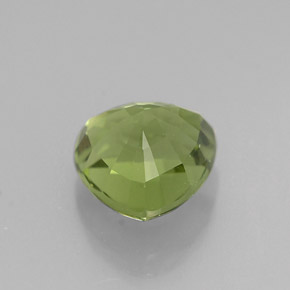 1.73カラットの天然グリーンアパタイト（7.2×7.1 mm・トリリアント）