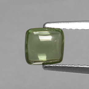 0.72カラットの天然グリーンアパタイト（5.5×5.3 mm・バゲット）