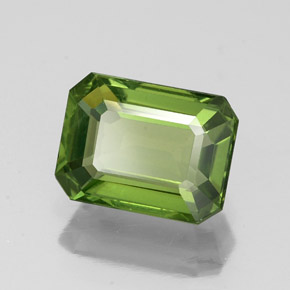1.73カラットの天然グリーンアパタイト（8×6 mm・エメラルドカット）