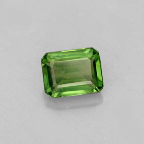 1.58カラットの天然グリーンアパタイト（7.5×5.8 mm・エメラルドカット）