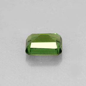 1.58カラットの天然グリーンアパタイト（7.5×5.8 mm・エメラルドカット）
