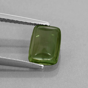 1.21カラットの天然グリーンアパタイト（7.9×5.8 mm・クッションカット）