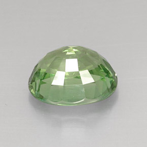 7.67カラットの天然グリーンアパタイト（13.3×10.3 mm・オーバルカット）