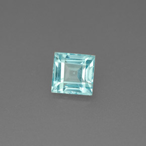 0.59カラットの天然ライトブルーアパタイト（4.7x4.7 mm・四角）
