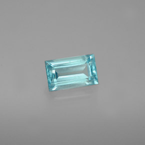 0.69カラットの天然ライトブルーアパタイト（6.6×4 mm・バゲット）