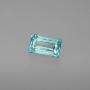 0.69カラットの天然ライトブルーアパタイト（6.6×4 mm・バゲット）