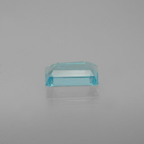 0.69カラットの天然ライトブルーアパタイト（6.6×4 mm・バゲット）