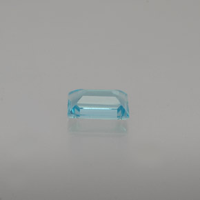 0.48カラットの天然ライトブルーアパタイト（5.6×3.6 mm・バゲット）