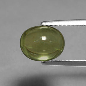 2.91カラットの天然グリーンアパタイト（9.1×7.2 mm・オーバルカット）