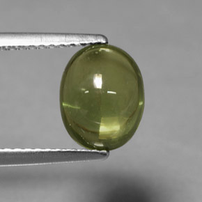 2.91カラットの天然グリーンアパタイト（9.1×7.2 mm・オーバルカット）