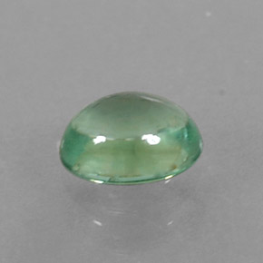0.33カラットの天然ライトグリーンアパタイト（4.8×3.7 mm・オーバルカット）