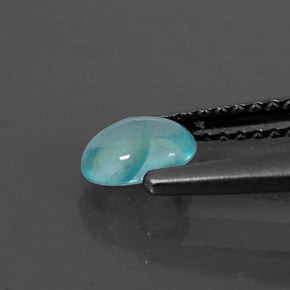 0.52カラットの天然ライトブルーアパタイト（5.8×4.3 mm・オーバルカット）