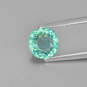1.55カラットの天然グリーンアパタイト（7×6.8 mm・クッションカット）