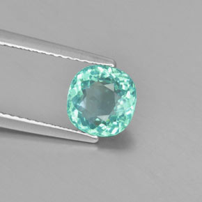 1.55カラットの天然グリーンアパタイト（7×6.8 mm・クッションカット）