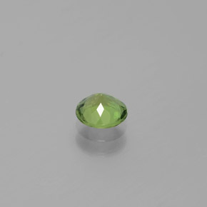0.69カラットの天然グリーンアパタイト（5.69 mm・ラウンドカット）