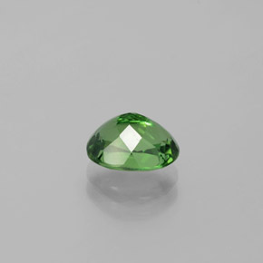 1.69カラットの天然グリーンアパタイト（8.2×6.2 mm・オーバルカット）